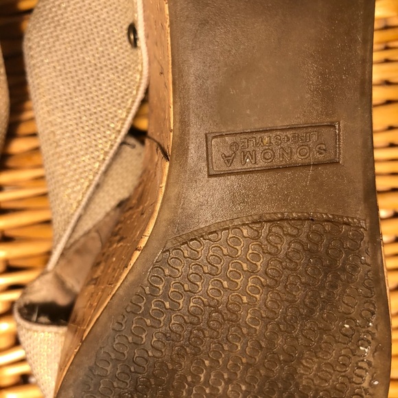 SONOMA LIFE + STYLE Gold criss-cross cork wedge S7 - Picture 6 of 8
